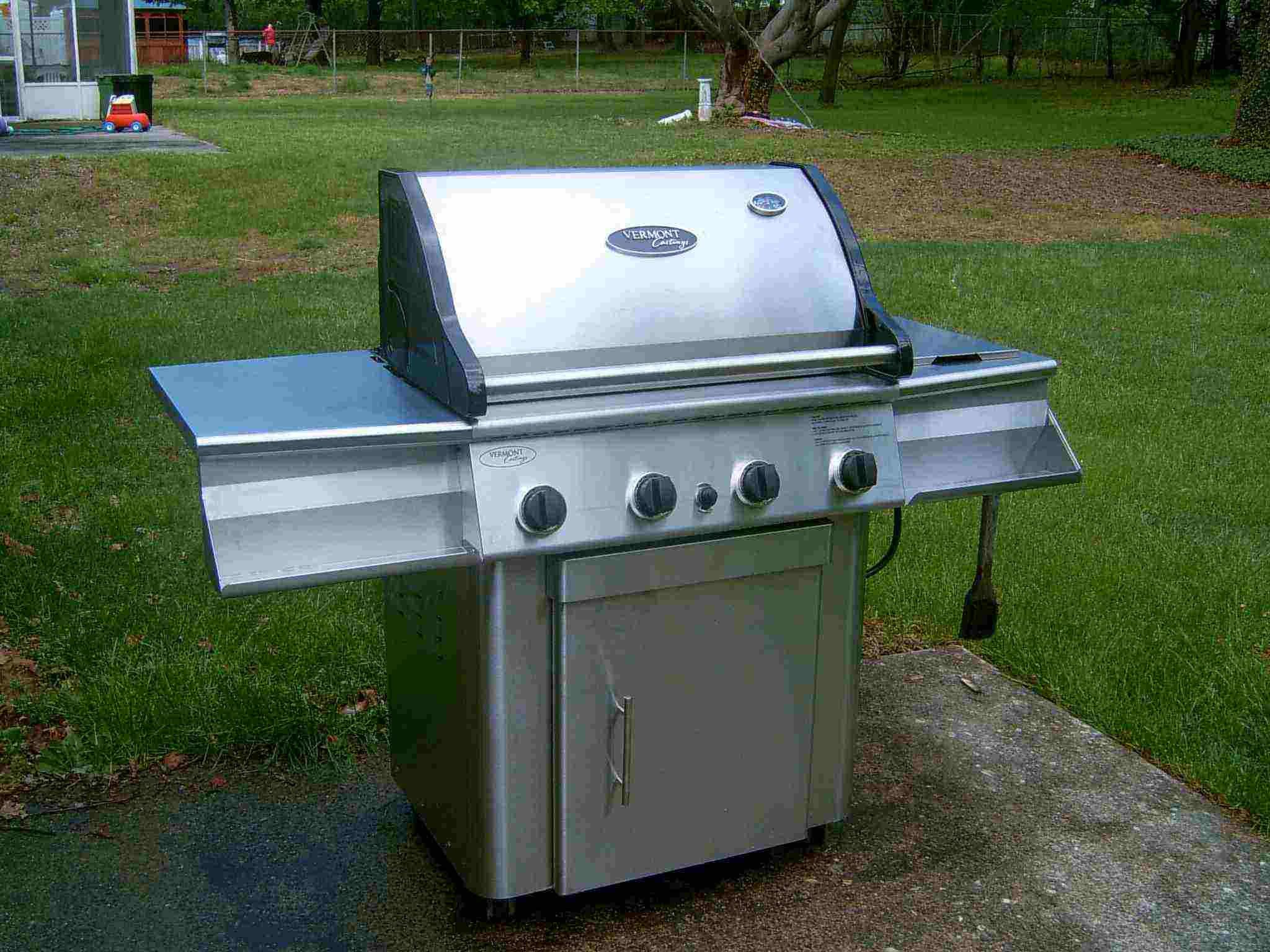 grillclosedweb.jpg